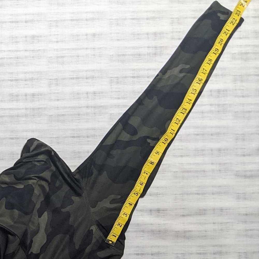 Old Navy Active Long Sleeve Medium Top Camo - Picture 5 of 7